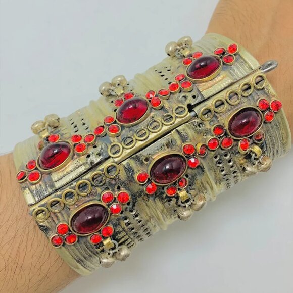 SingleAfghan Red Stone Tribal Cuff, Handmade Kuchi Handcuff Bracelet, Large Old - Picture 1 of 14